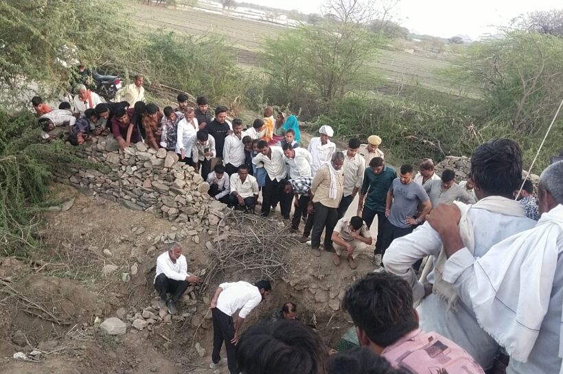 शिकार की तलाश में आया पैंथर नाले में फंसा, रेस्क्यू