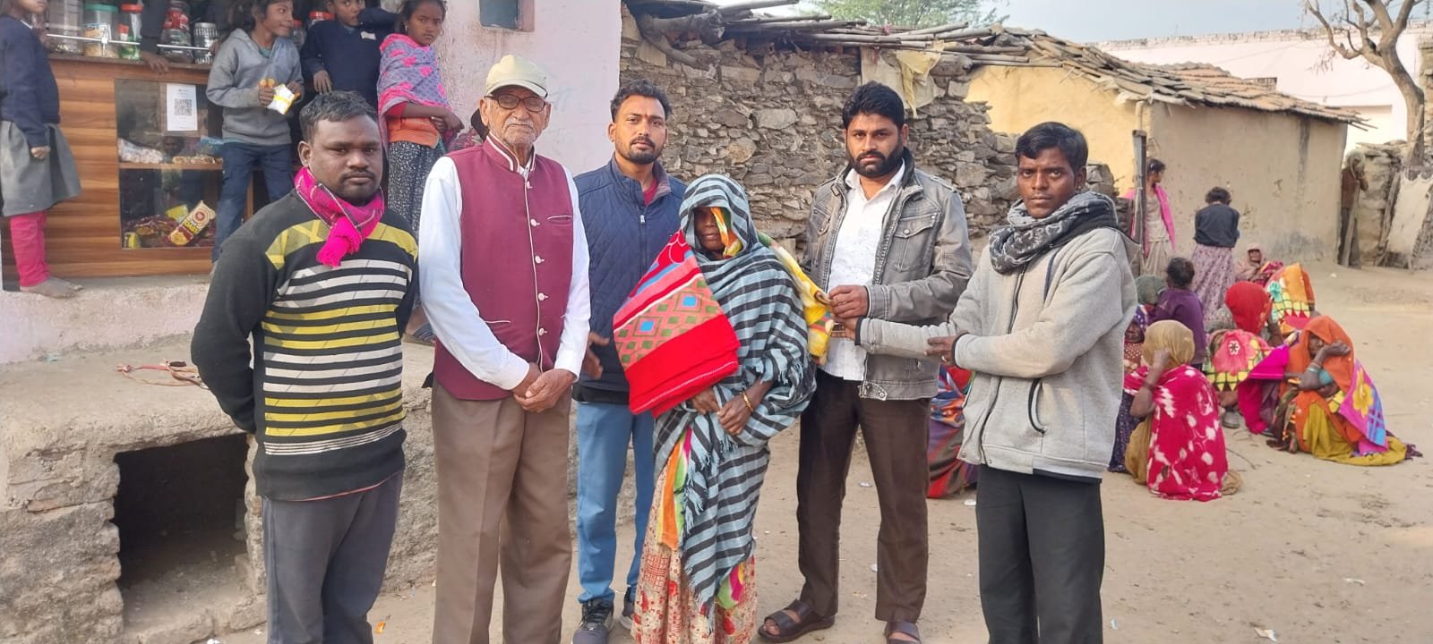 मावली के पलाना खुर्द में किंग सेना ने किया कंबल वितरण