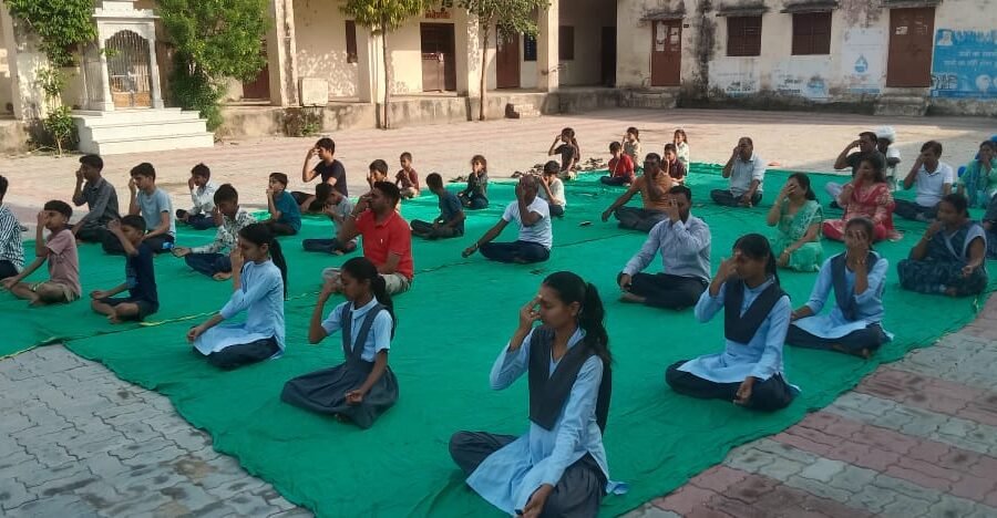 अंतरराष्ट्रीय योग दिवस पर पलाना कलां में हुआ सामूहिक योगाभ्यास, स्वास्थ्य व जागरूकता का दिया संदेश