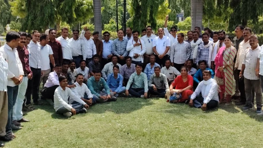 उदयपुर में पंचायत शिक्षक विद्यालय सहायक संघ की संभाग स्तरीय बैठक संपन्न, नियमितीकरण न होने पर 'हल्ला बोल' आंदोलन की चेतावनी