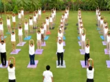 मुख्यमंत्री ने पुलिस कर्मियों के साथ किया योगाभ्यास, प्रदेशवासियों से योग अपनाने की अपील