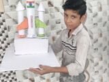 दक्षराज की वैज्ञानिक सोच: कक्षा 8 के छात्र ने बनाया शानदार रॉकेट मॉडल, इसरो के चंद्रयान से प्रेरित है डिजाइन