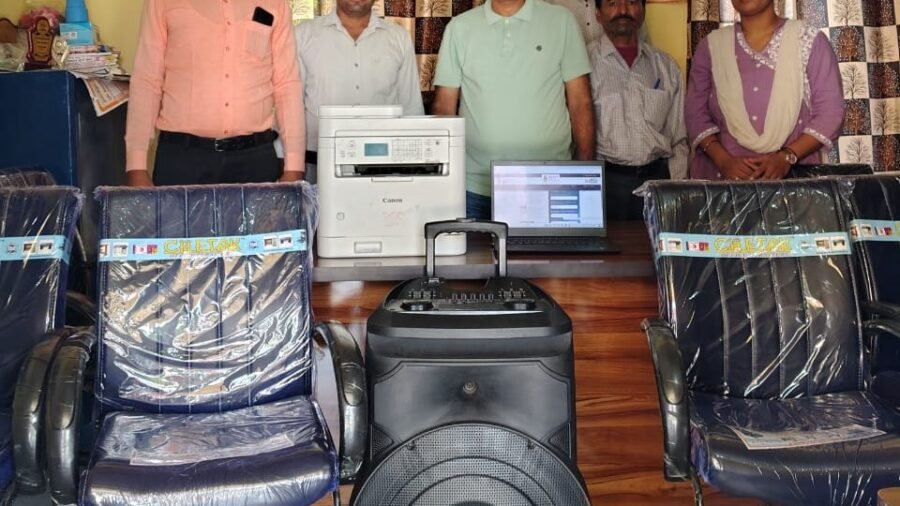 गुरुपूर्णिमा पर शिक्षकों ने विद्यालय को ₹1.16 लाख की सामग्री भेंट की
