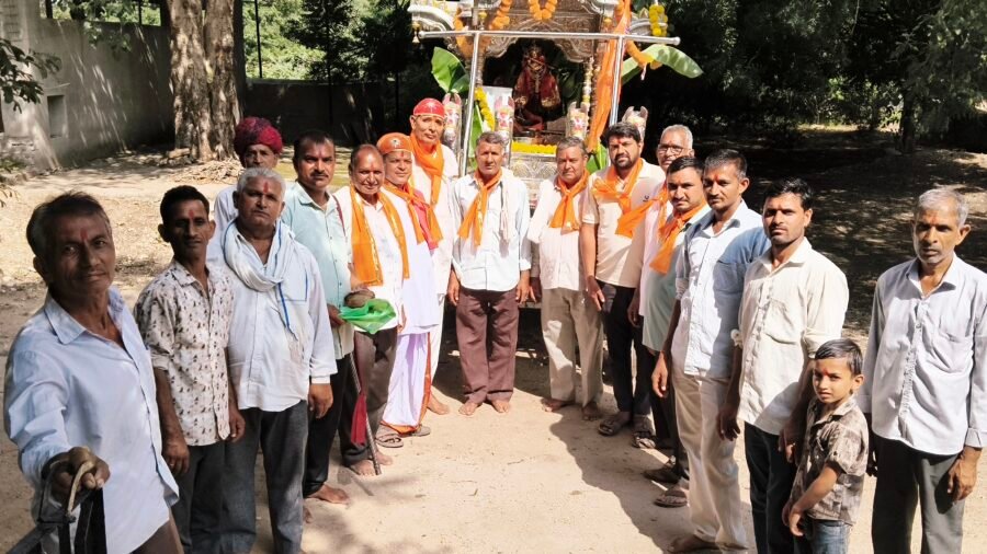 घासा में धूमधाम से निकली भगवान चारभुजानाथ की भव्य रथयात्रा, भक्ति गीतों पर देर रात तक थिरके श्रद्धालु