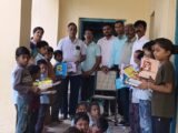 भामाशाह ने सैकड़ों कॉपियां वितरित कर बच्चों के चेहरे पर लाई मुस्कान